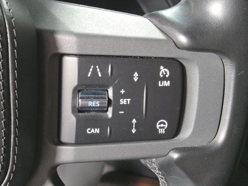 Used 2022 Land Rover Defender 110 X-Dynamic HSE image 26