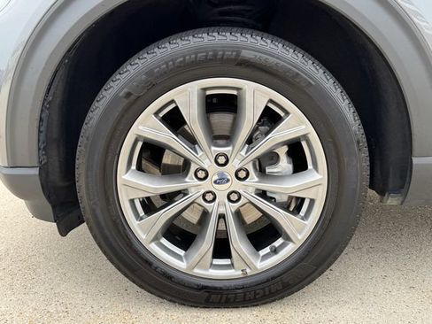 Used 2022 Ford Explorer XLT w/ Equipment Group 202A AWD/4WD image 10