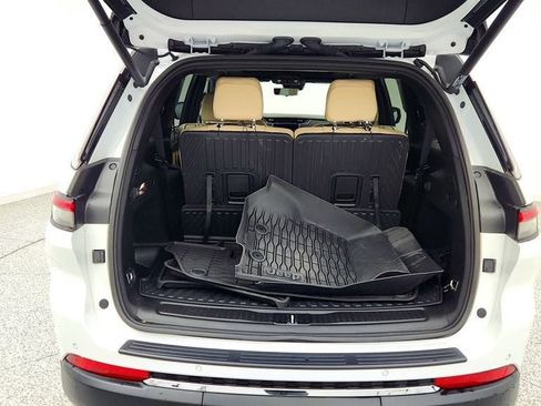 Used 2025 Jeep Grand Cherokee L Limited w/ Luxury Tech Group II image 24