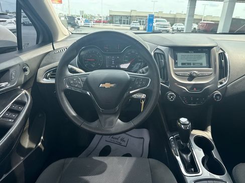 Used 2018 Chevrolet Cruze LT FWD image 23