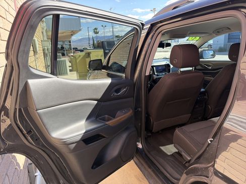 Used 2020 GMC Acadia SLE w/ Driver Convenience Package FWD image 8