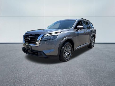 Used 2024 Nissan Pathfinder SV FWD image 2