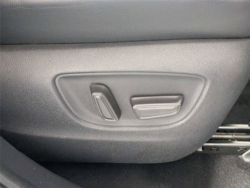 Certified 2021 Toyota Highlander XLE image 33