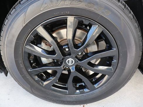 Used 2018 Nissan Rogue SV image 39