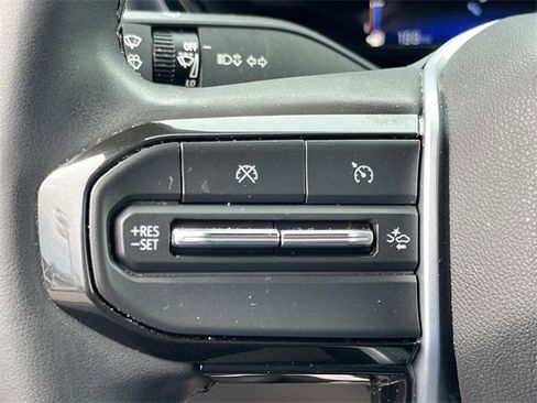 Used 2023 Chevrolet Colorado LT w/ LT Convenience Package image 25