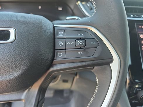 Certified 2023 Jeep Grand Cherokee Altitude AWD/4WD image 18