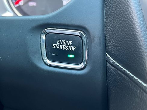 Used 2023 GMC Acadia SLT image 30