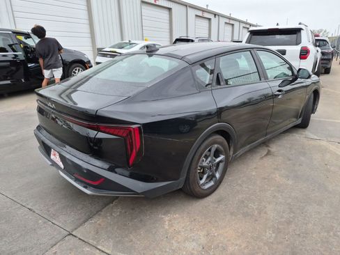 Used 2025 Kia K4 LXS image 3