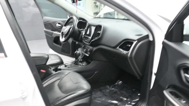 Used 2019 Jeep Cherokee Limited w/ Trailer Tow Group AWD/4WD image 14