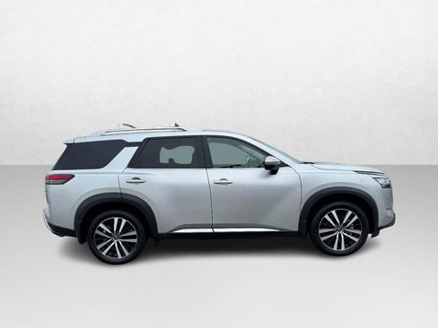 Used 2024 Nissan Pathfinder Platinum w/ Cargo Package image 4