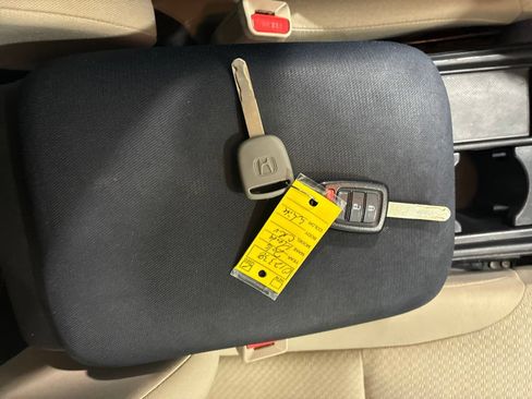 Used 2016 Honda CR-V LX image 13