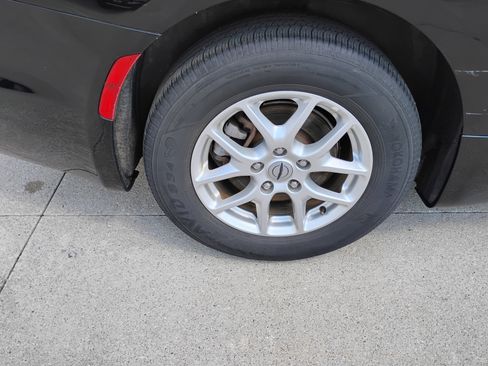 Used 2025 Chrysler Pacifica Select FWD image 32
