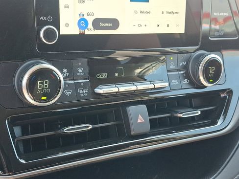 Certified 2024 Toyota Highlander AWD image 15