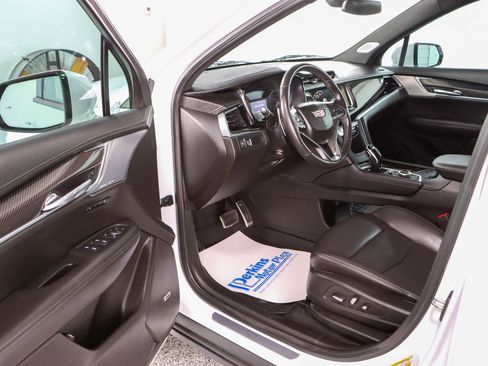 Used 2023 Cadillac XT6 Sport AWD/4WD image 3