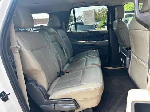 Used 2018 Ford Expedition Max XLT w/ Equipment Group 202A AWD/4WD image 15