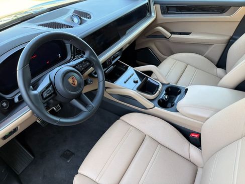 Certified 2026 Porsche Cayenne S AWD/4WD image 4