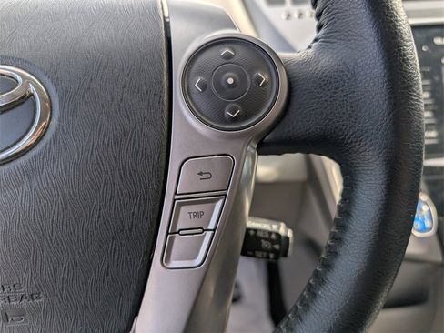 Used 2017 Toyota Prius V Four image 18