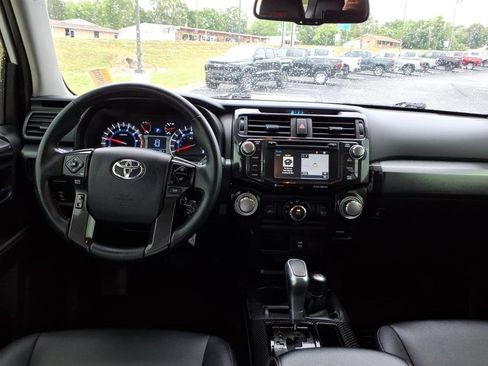 Used 2018 Toyota 4Runner TRD Off-Road Premium AWD/4WD image 11