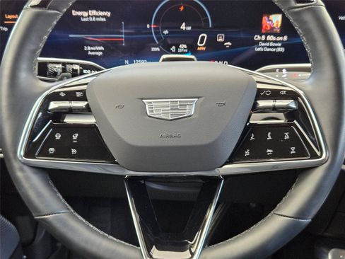 Used 2025 Cadillac Lyriq Luxury w/ LPO, Floor Liner Package AWD/4WD image 17