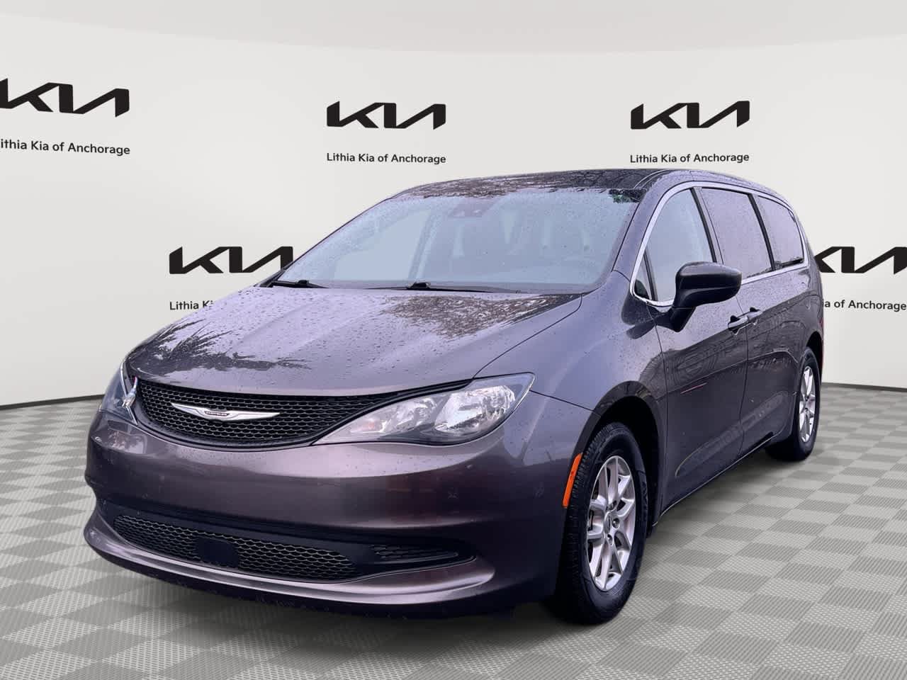 Used 2023 Chrysler Voyager LX FWD image 1