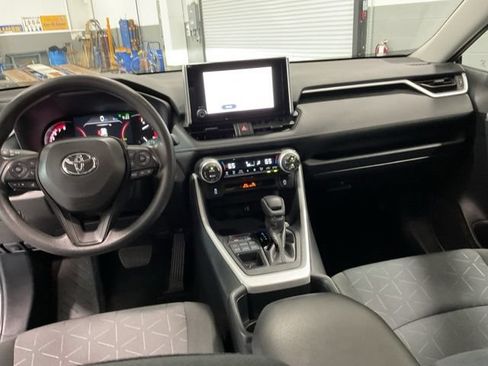 Used 2025 Toyota RAV4 XLE AWD/4WD image 20
