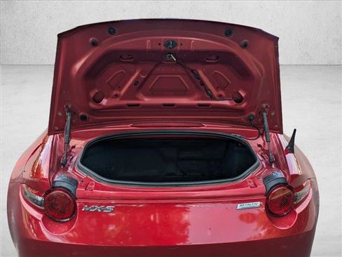 Used 2017 MAZDA MX-5 Miata Club RWD image 6
