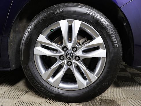 Used 2022 Toyota Sienna Limited image 23