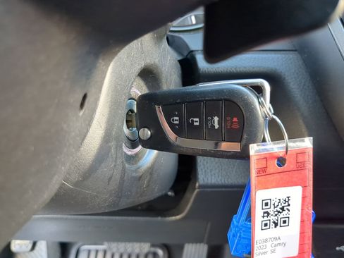 Used 2023 Toyota Camry SE image 31