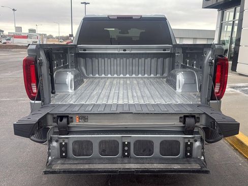 Used 2025 GMC Sierra 1500 SLT image 5