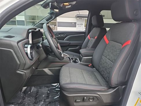 Used 2024 Chevrolet Colorado Z71 w/ Z71 Convenience Package 2 image 19