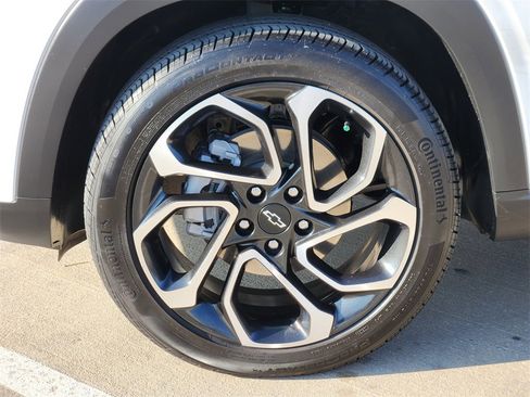 Used 2025 Chevrolet Trax RS w/ Driver Confidence Package image 14