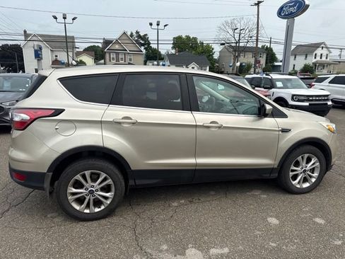 Used 2017 Ford Escape SE w/ SE Cold Weather Package AWD/4WD image 5