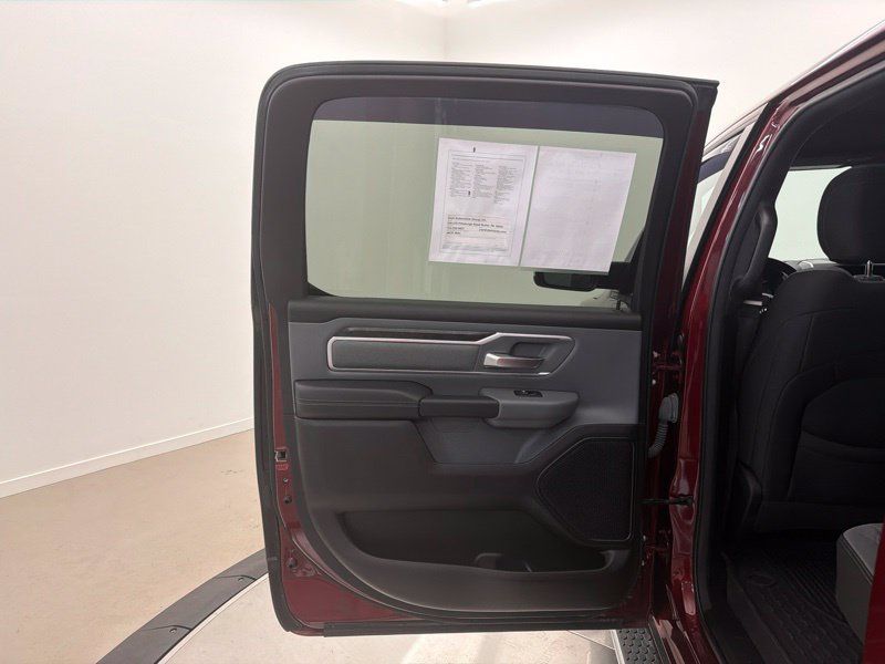 Used 2022 RAM 1500 Big Horn AWD/4WD image 10
