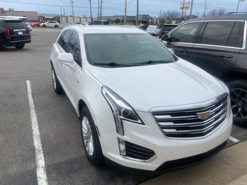 Used 2019 Cadillac XT5 FWD image 2