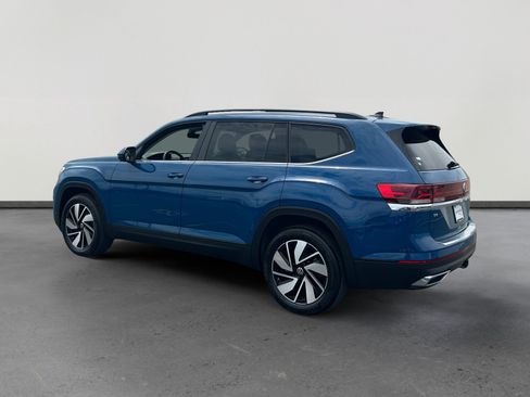 Certified 2026 Volkswagen Atlas SE FWD image 3