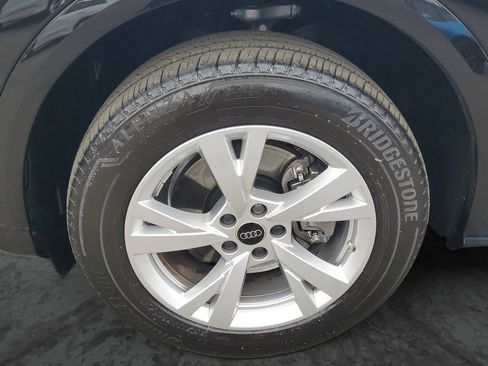 Used 2025 Audi Q5 Premium w/ Convenience Package image 6