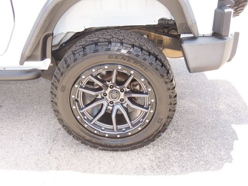 Used 2017 Jeep Wrangler Sport AWD/4WD image 17