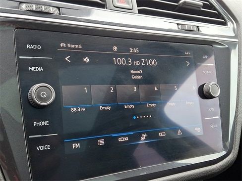 Used 2021 Volkswagen Tiguan SE w/ Panoramic Sunroof Package image 17