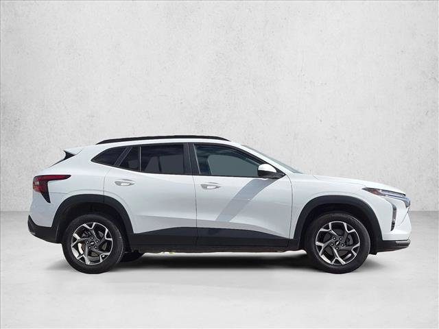 Used 2025 Chevrolet Trax LT FWD image 4