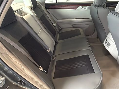 Used 2011 Toyota Avalon Limited FWD image 31
