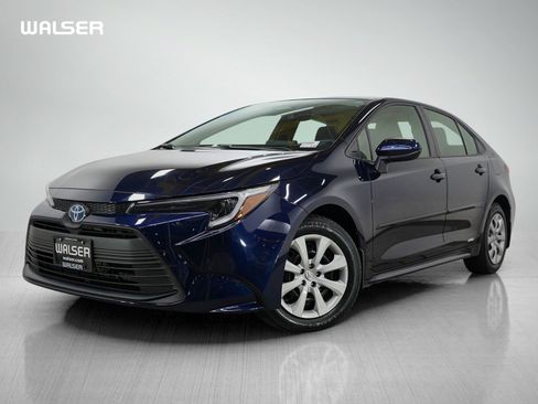 Used 2025 Toyota Corolla LE image 1