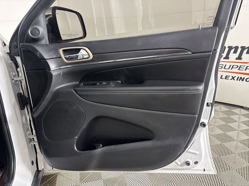 Used 2015 Jeep Grand Cherokee Limited image 25