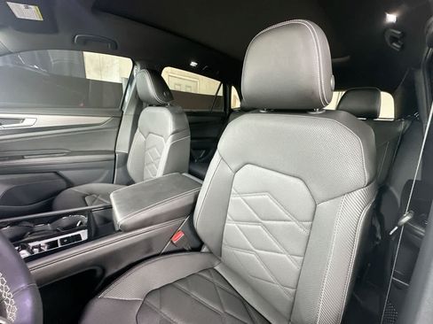 Used 2024 Volkswagen Atlas Cross Sport SE FWD image 14