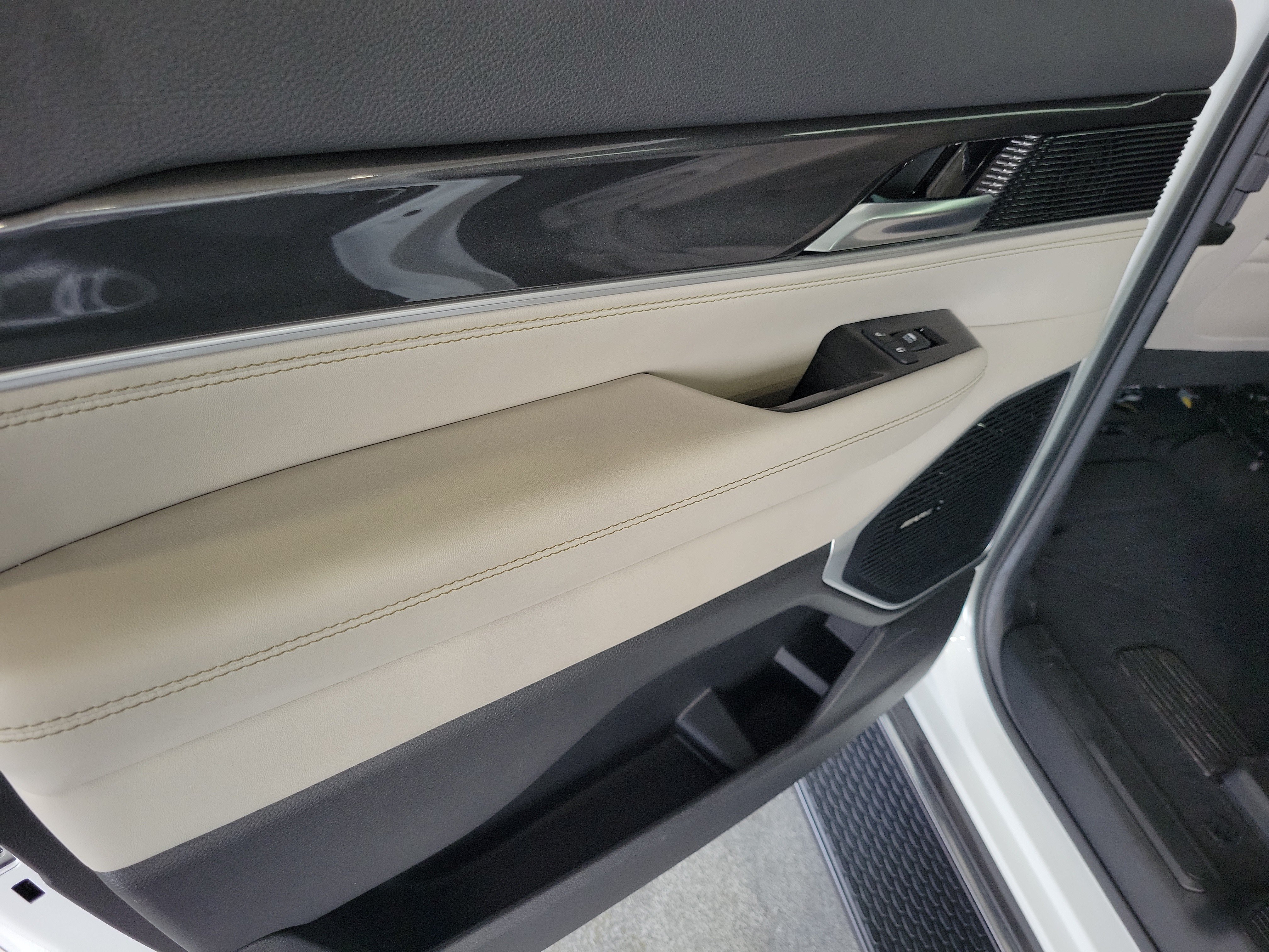 Certified 2022 Jeep Wagoneer Series I RWD image 12