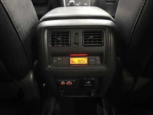 Used 2020 Nissan Pathfinder SL AWD/4WD image 28
