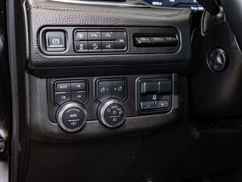 Used 2024 GMC Yukon XL Denali w/ Denali Reserve Package image 17