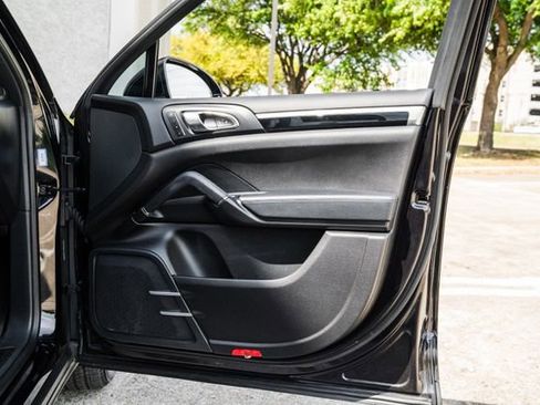 Used 2015 Porsche Cayenne S image 77