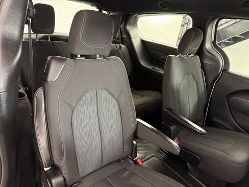 Used 2018 Chrysler Pacifica Touring Plus w/ S Appearance Package FWD image 22