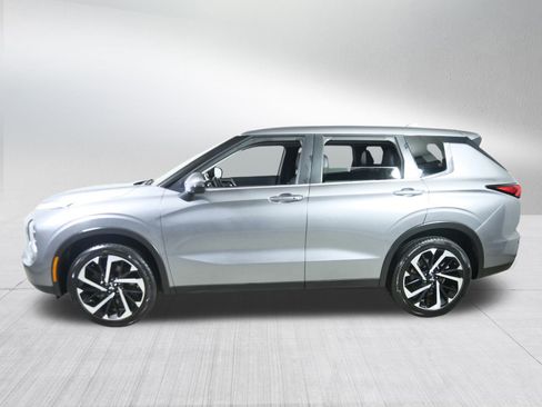 Used 2022 Mitsubishi Outlander SE image 4