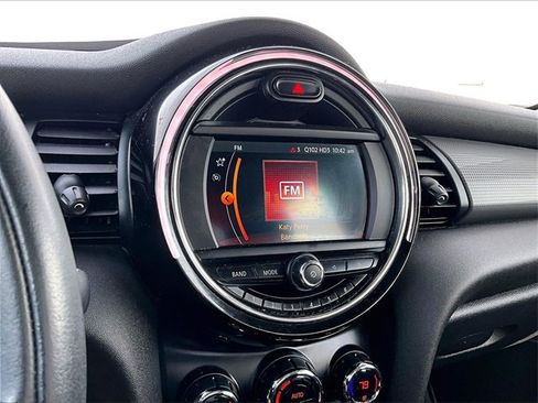 Used 2019 MINI Cooper 4-Door Hardtop w/ Signature Upholstery Package image 18